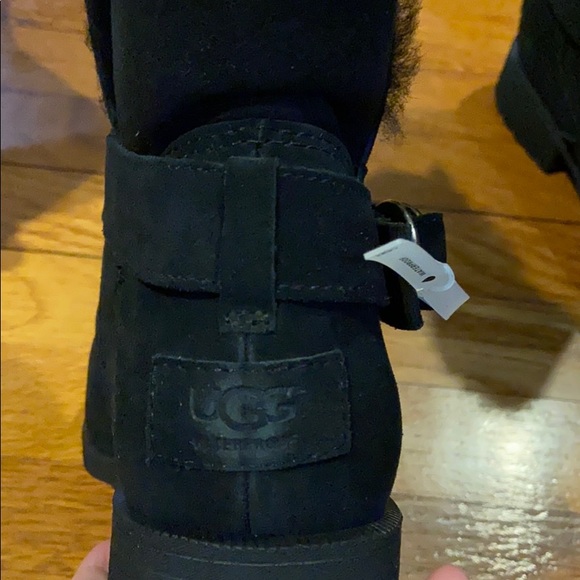 New Women’s UGG boots - Picture 4 of 5